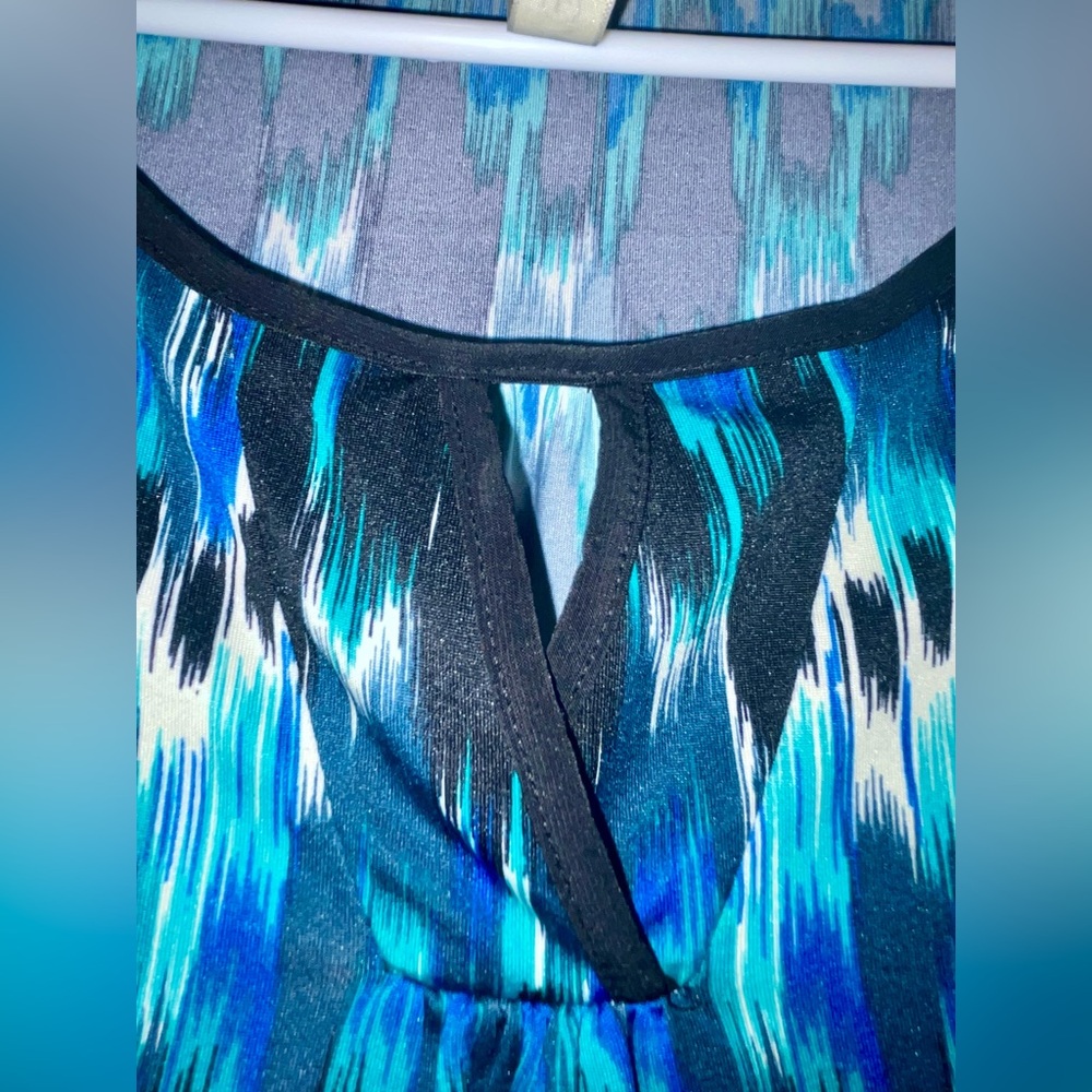 PerSeption Concept Abstract Top - Blue/Green/White/Black - Size Large - Picture 5 of 11